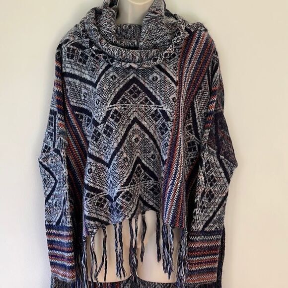 Free People be the One Poncho Fringe Sweater Oversized‎ Size Small - Picture 1 of 9